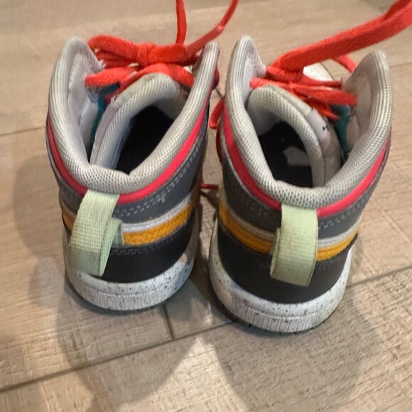 NIKE GIRLS SIZE 9C AIR JORDAN HIGH TOP SHOES COLOR - Picture 6 of 8